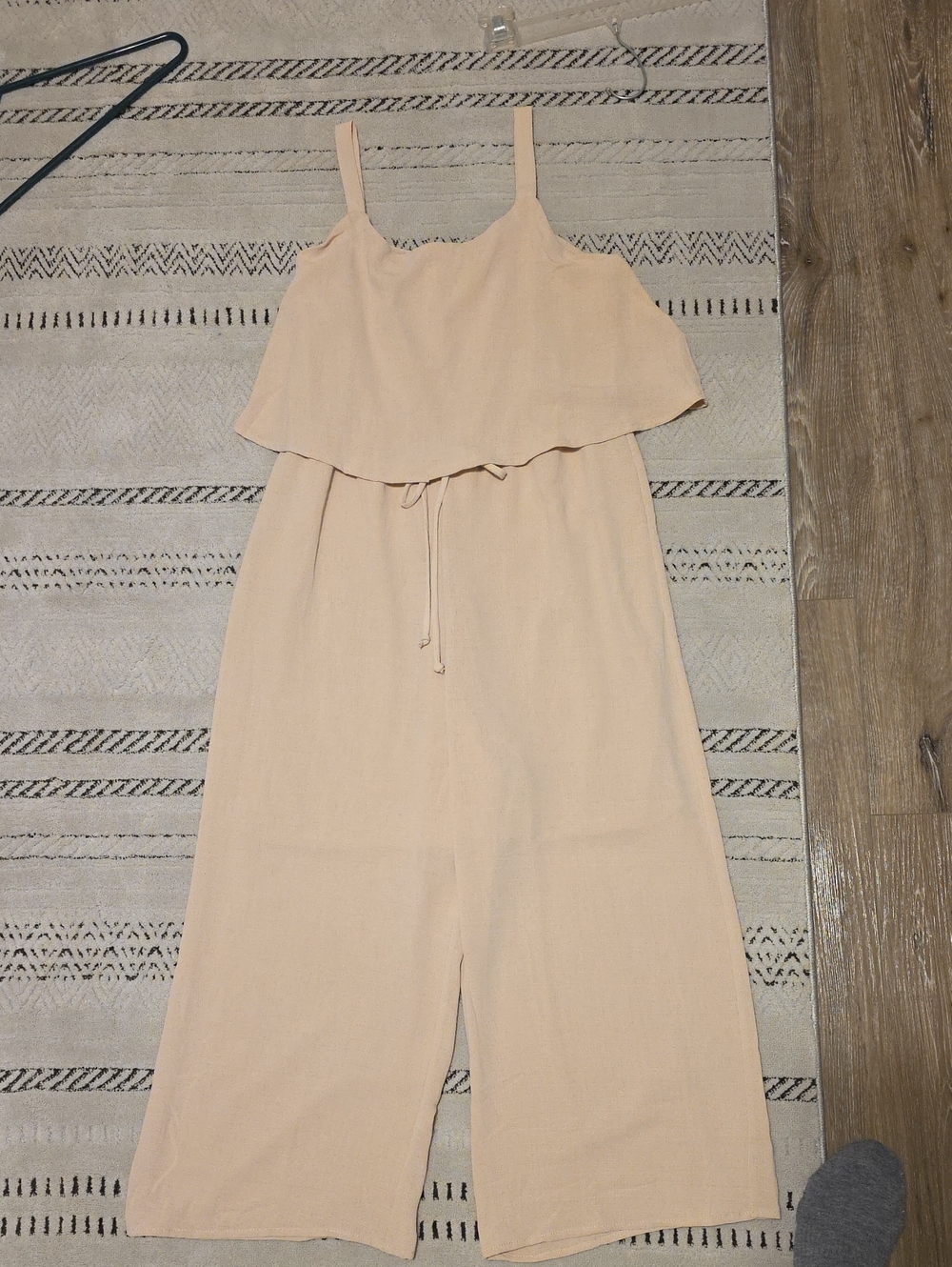 Women’s Cream Colored Jumper     Size Medium
